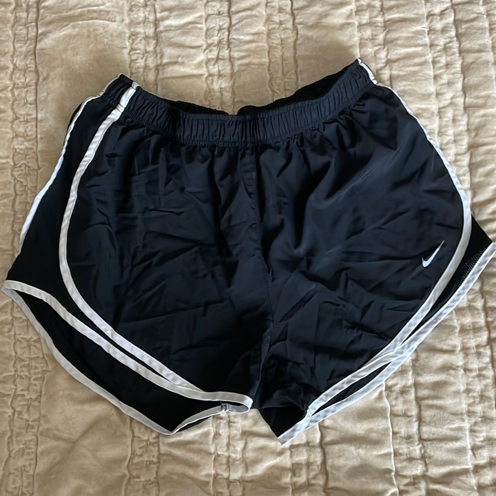 BLACK NIKE RUNNING SHORTS